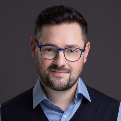 Simon Hearn - Dgroups Foundation Associate